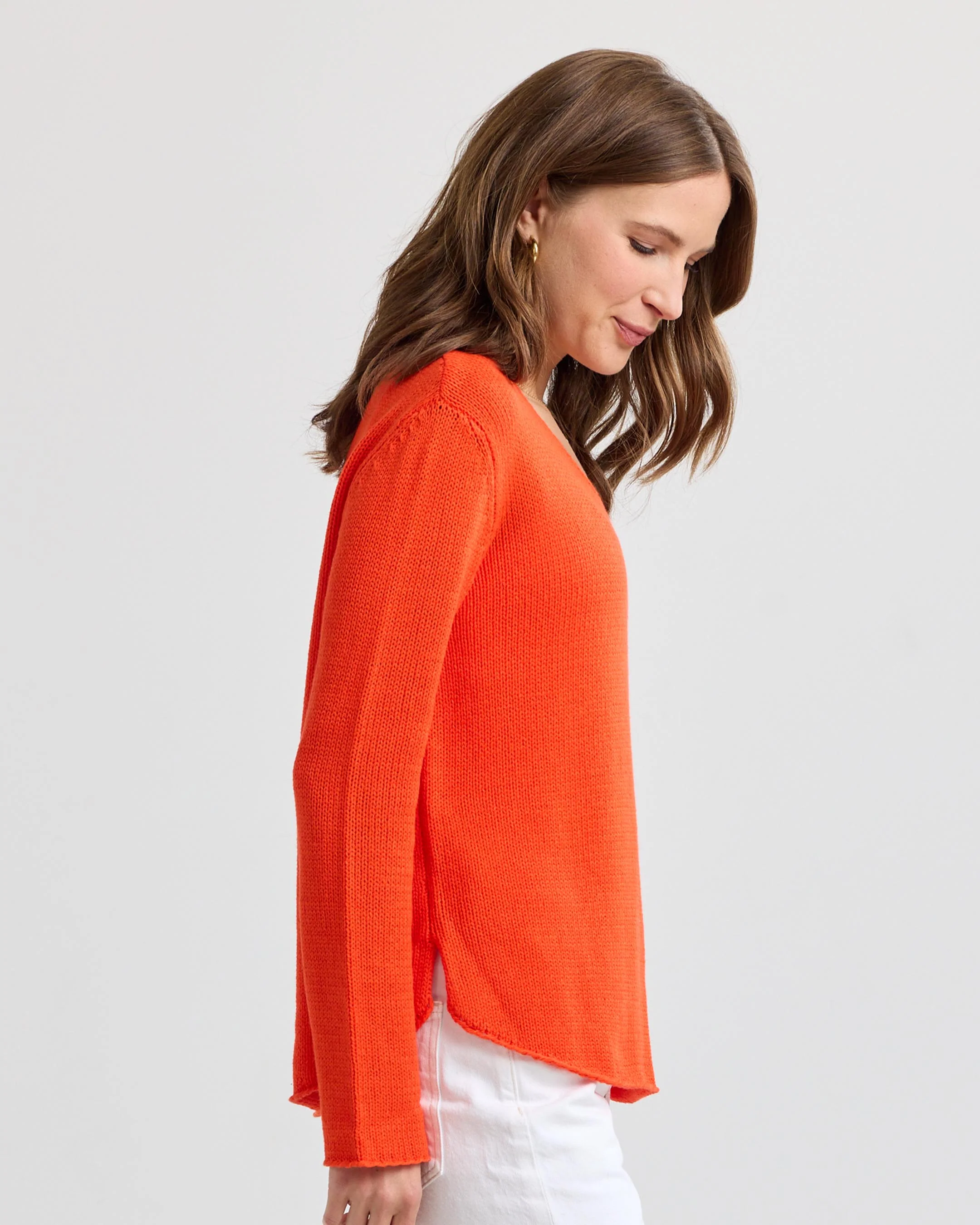 Round Edge V-Neck - Image 4